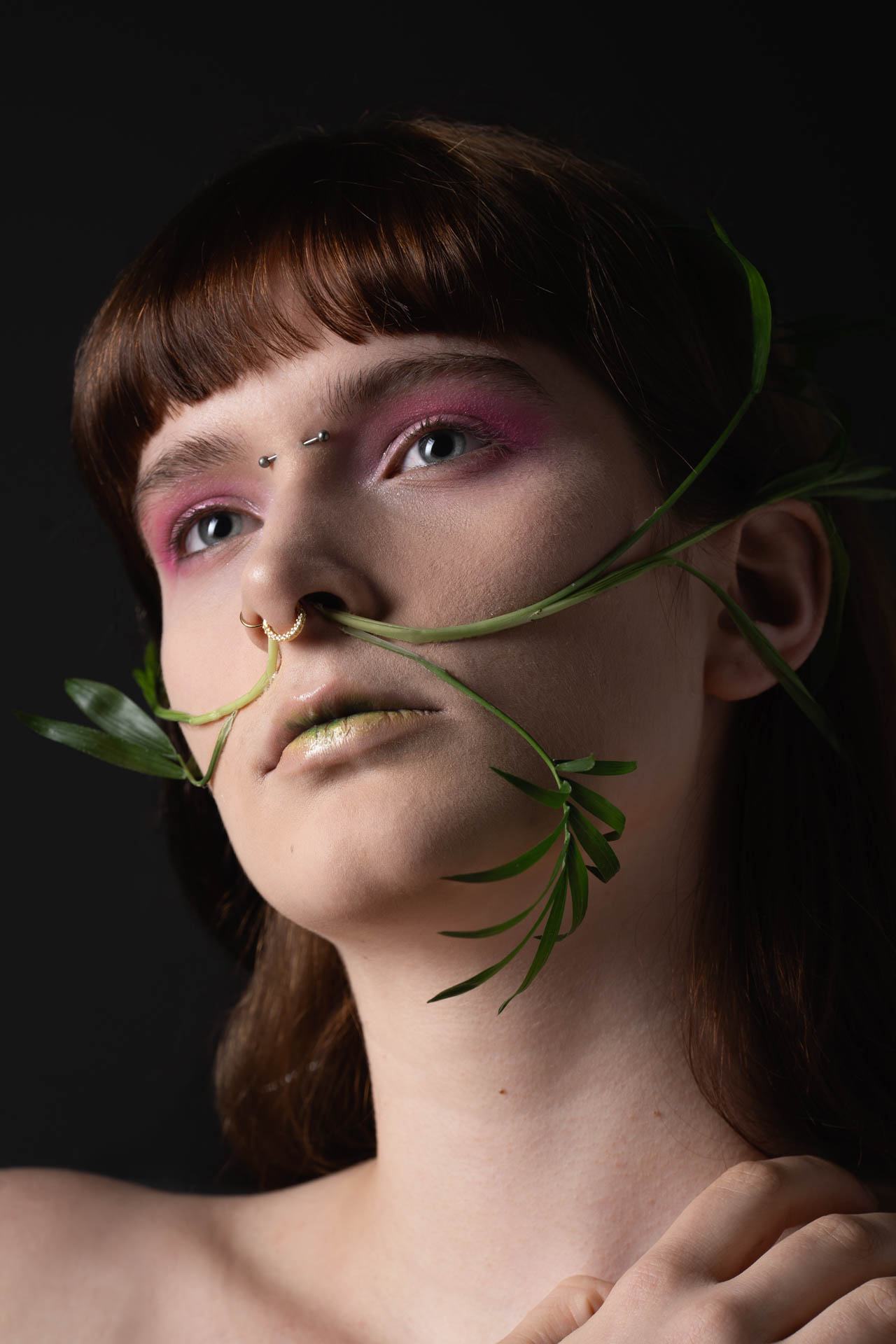 Séance beauty en studio par Naomi Bromley, photographe à Genève